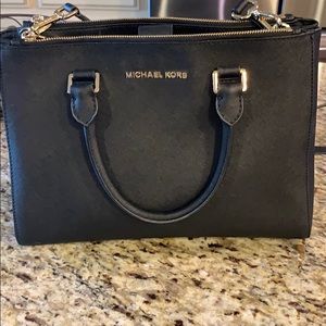 Black Michael kors purse!